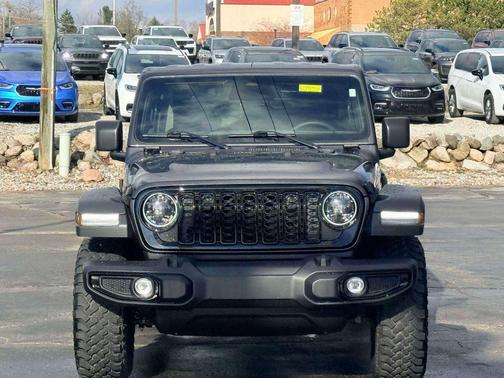 Granite Crystal Metallic Clearcoat 2025 Jeep Wrangler Willys