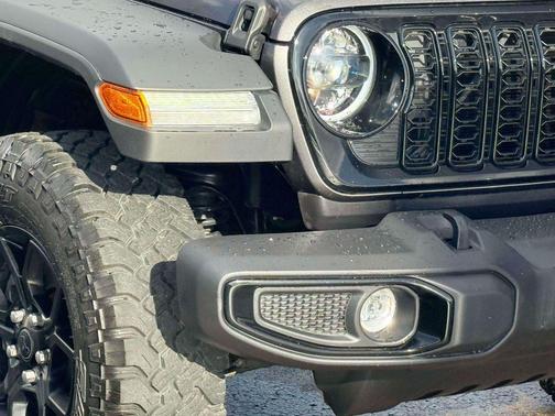 Granite Crystal Metallic Clearcoat 2025 Jeep Wrangler Willys