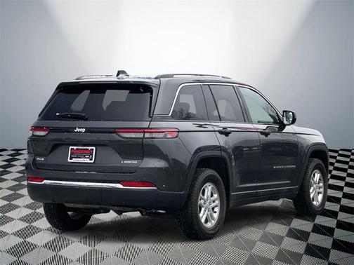 2022 Jeep Grand Cherokee Laredo
