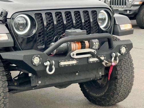 Granite Crystal Metallic Clearcoat 2023 Jeep Gladiator Willys 4x4