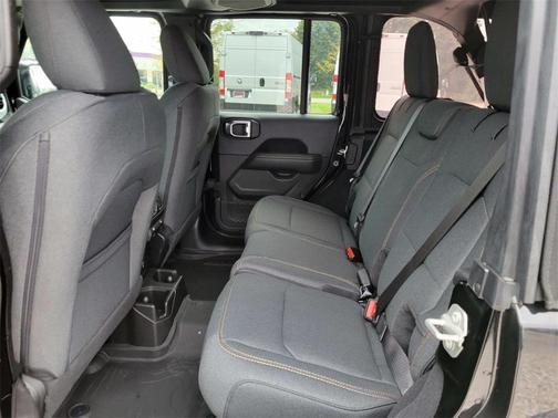 2024 Jeep Wrangler 4-Door Sahara 4x4