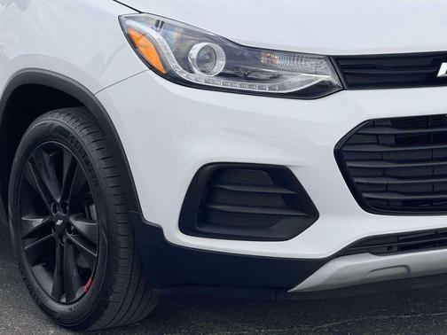 Summit White 2019 Chevrolet Trax LT