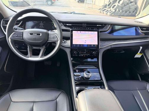 Diamond Black Crystal Pearlcoat 2023 Jeep Grand Cherokee 4xe Base