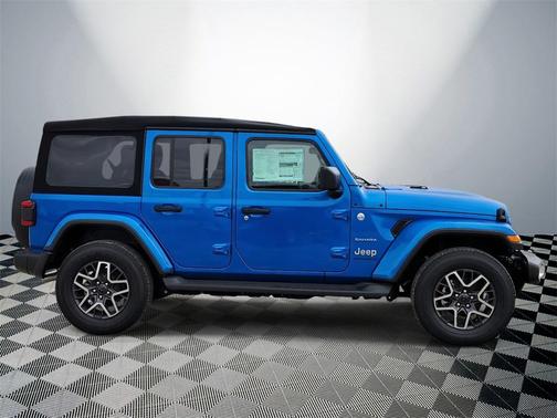 2024 Jeep Wrangler 4-Door Sahara 4x4