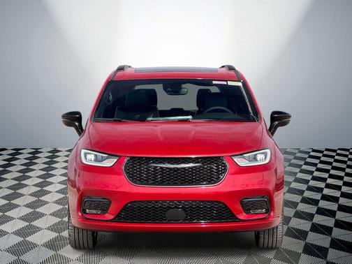 Red Hot Pearlcoat 2026 Chrysler Pacifica Limited