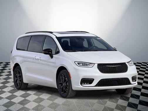 Bright White Clearcoat 2026 Chrysler Pacifica Limited