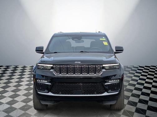 Diamond Black Crystal Pearlcoat 2022 Jeep Grand Cherokee Summit