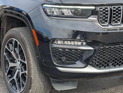 Diamond Black Crystal Pearlcoat 2022 Jeep Grand Cherokee Summit