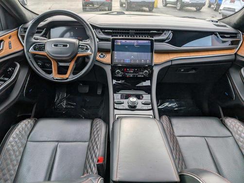 Diamond Black Crystal Pearlcoat 2022 Jeep Grand Cherokee Summit