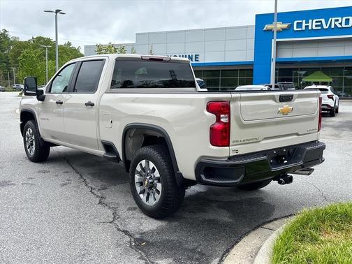 White Sand 2026 Chevrolet Silverado 2500 Custom