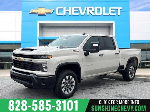 White Sand 2026 Chevrolet Silverado 2500 Custom