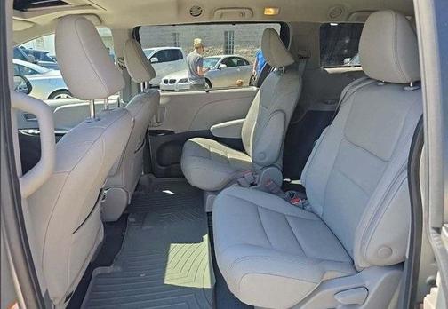 2020 Toyota Sienna XLE