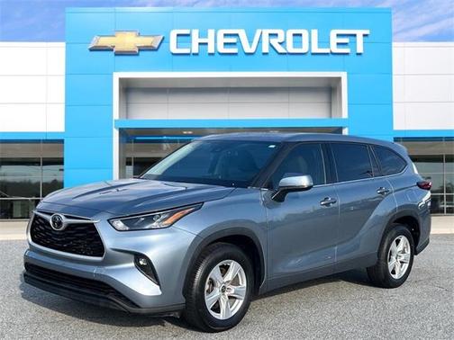 2022 Toyota Highlander LE