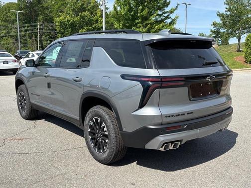 Sterling Gray Metallic 2026 Chevrolet Traverse Z71