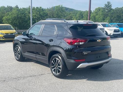 Mosaic Black Metallic 2025 Chevrolet Trailblazer LT