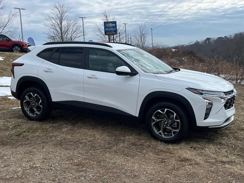 Summit White 2026 Chevrolet Trax LT