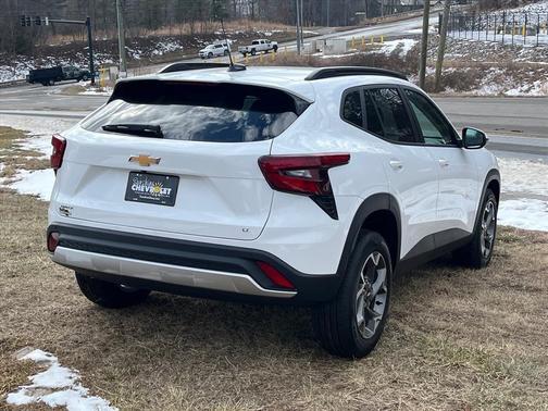 Summit White 2026 Chevrolet Trax LT