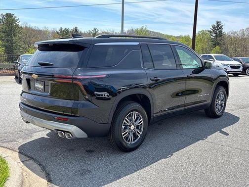 Mosaic Black Metallic 2026 Chevrolet Traverse LT