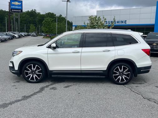 White Diamond Pearl 2019 Honda Pilot Touring 7-Passenger