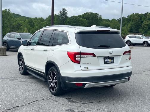 White Diamond Pearl 2019 Honda Pilot Touring 7-Passenger
