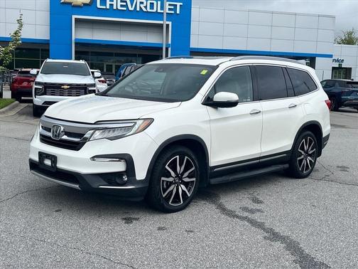 White Diamond Pearl 2019 Honda Pilot Touring 7-Passenger