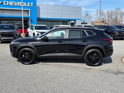 Mosaic Black Metallic 2026 Chevrolet Trax ACTIV