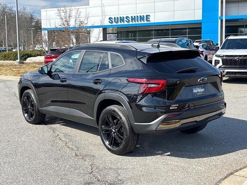 Mosaic Black Metallic 2026 Chevrolet Trax ACTIV