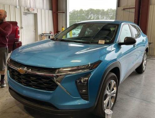 2025 Chevrolet Trax LS