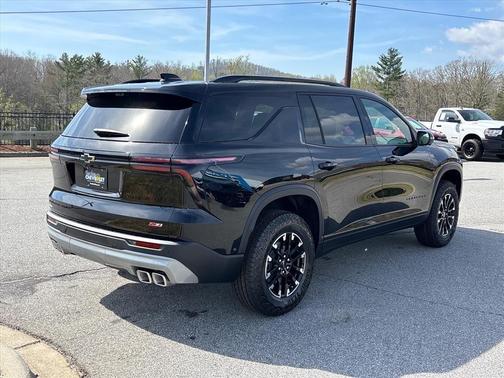 Mosaic Black Metallic 2026 Chevrolet Traverse Z71
