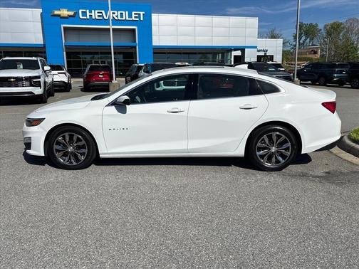 Summit White 2024 Chevrolet Malibu LT