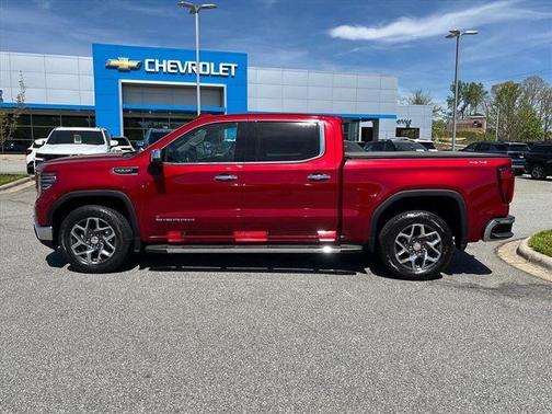 Cayenne Red Tintcoat 2022 GMC Sierra 1500 SLT