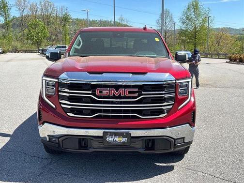 Cayenne Red Tintcoat 2022 GMC Sierra 1500 SLT