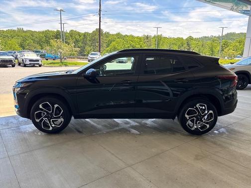 Mosaic Black Metallic 2026 Chevrolet Trax 2RS