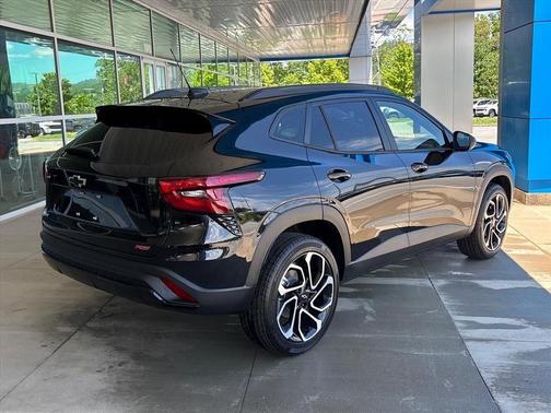 Mosaic Black Metallic 2026 Chevrolet Trax 2RS