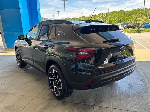 Mosaic Black Metallic 2026 Chevrolet Trax 2RS