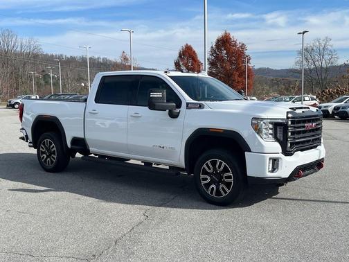 Summit White 2023 GMC Sierra 2500 AT4