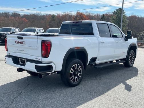 Summit White 2023 GMC Sierra 2500 AT4