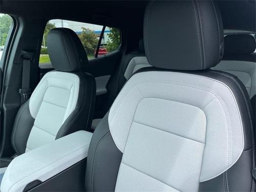 2025 Chevrolet Equinox EV LT 2