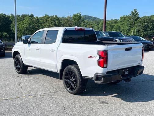 Summit White 2025 Chevrolet Colorado Z71