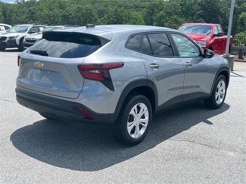 2025 Chevrolet Trax LS