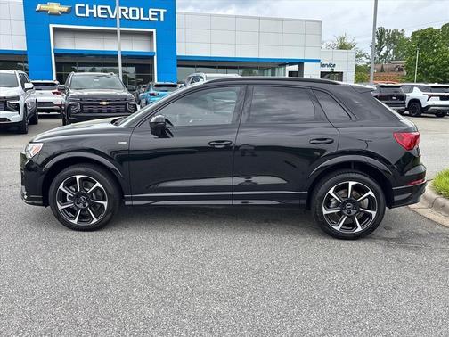 Mythos Black Metallic 2025 Audi Q3 45 S line Premium