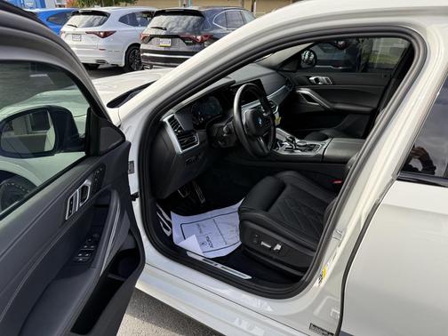 2023 BMW X6 xDrive40i