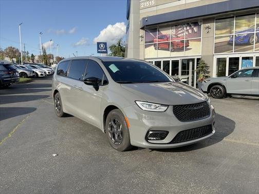 2023 Chrysler Pacifica Hybrid Limited