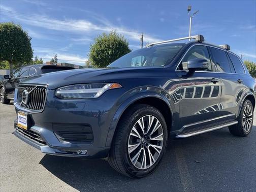 2021 Volvo XC90 T6 Momentum