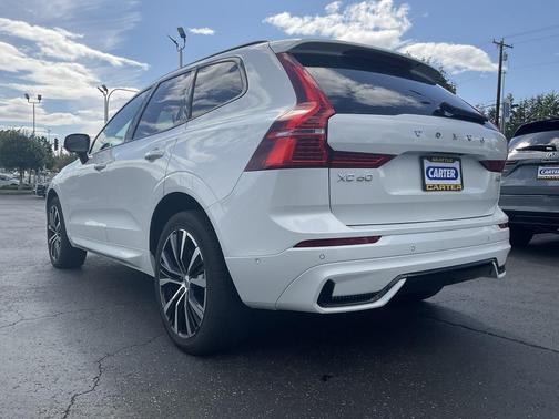 2023 Volvo XC60 B5 Plus Dark Theme