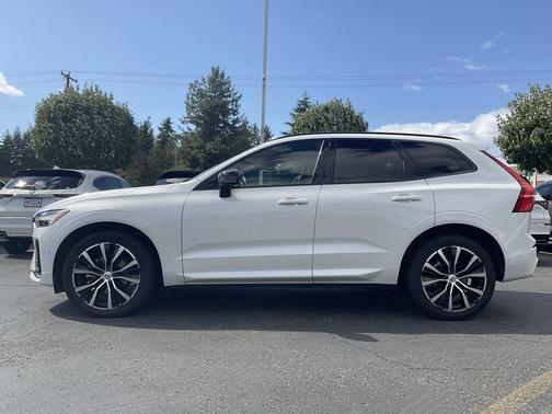 2023 Volvo XC60 B5 Plus Dark Theme