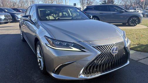 2019 Lexus ES 300h Luxury