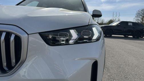 Mineral White Metallic 2025 BMW X5 xDrive40i