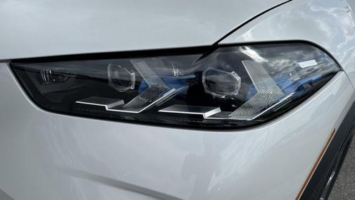 Mineral White Metallic 2026 BMW X5 xDrive40i