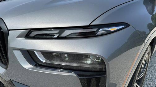 Skyscraper Grey Metallic 2026 BMW X7 M60i